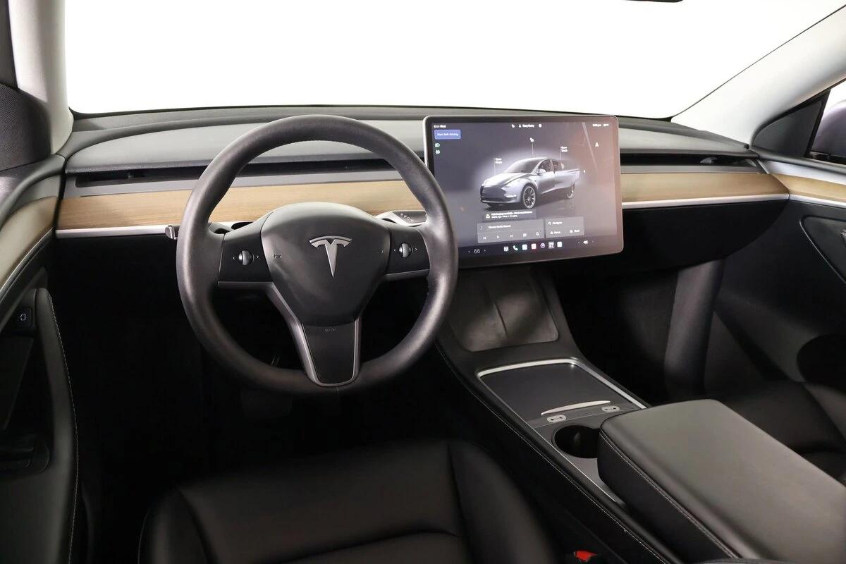 tesla model y 2023 7SAYGDEE2PF813140 image tesla model y 2023 7SAYGDEE2PF813140 image